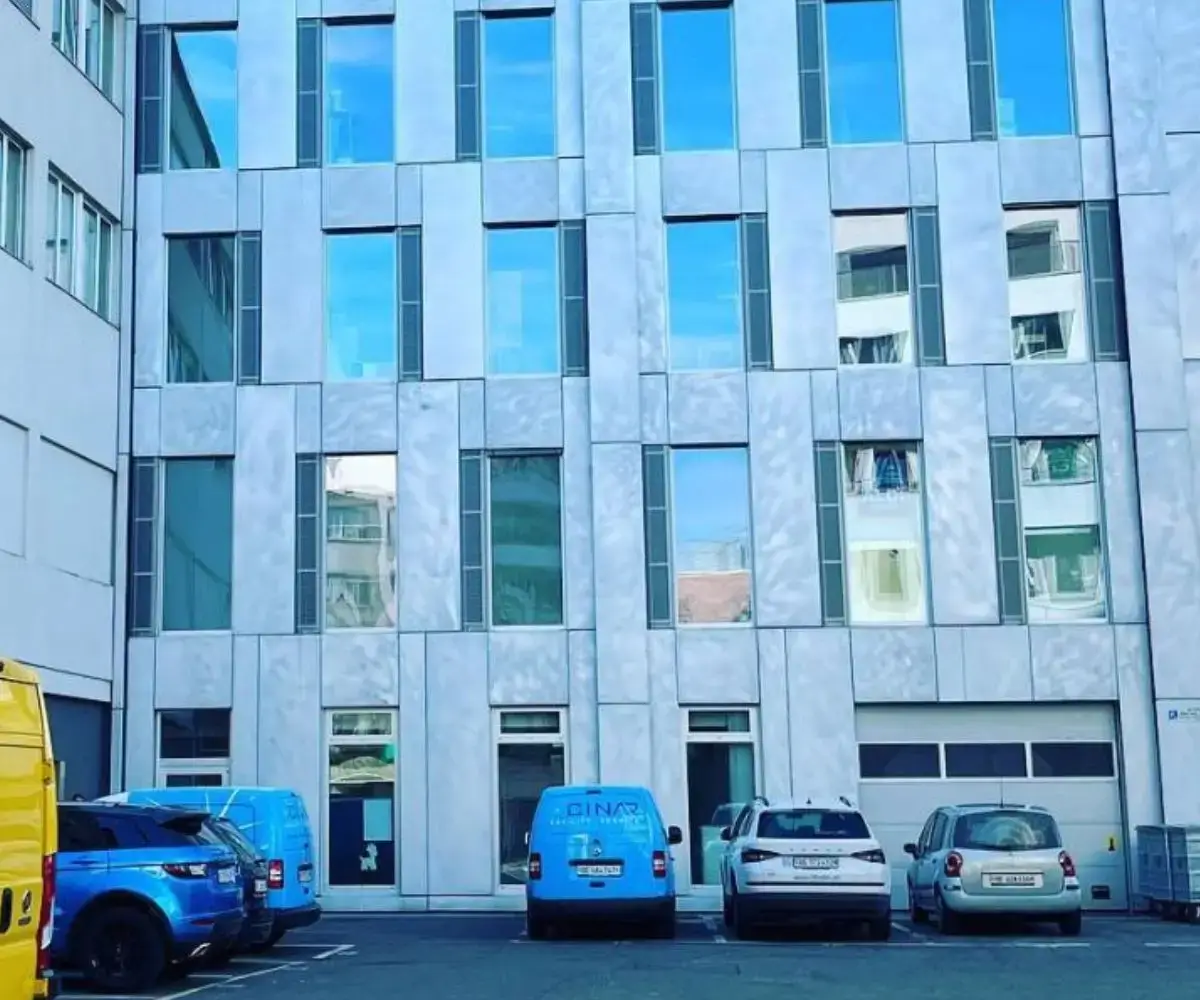 Team der AI Agentur in Zürich, das an AI-Projekten arbeitet